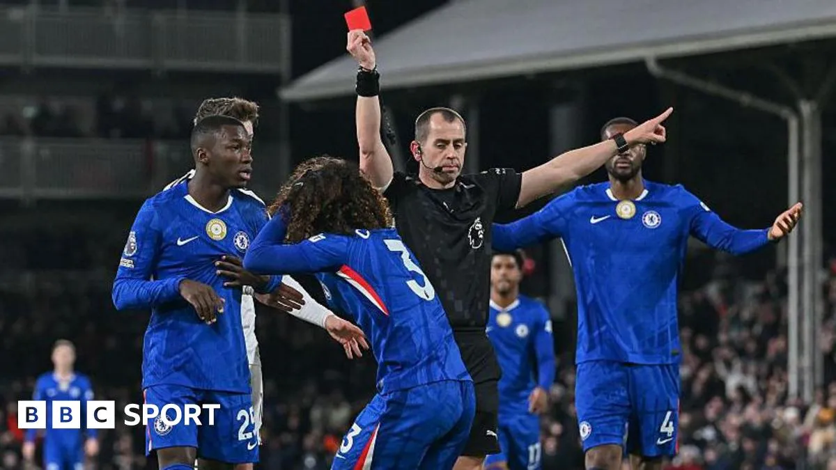 تعديلات مرتقبة في قوانين كرة القدم: تشديد البطاقات الحمراء وتغييرات في التسلل وVAR