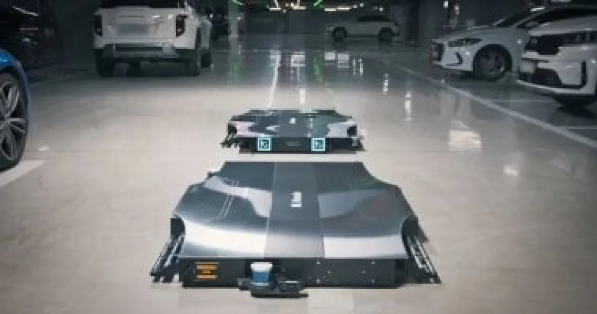 وداعاً للسايس: روبوتات "باركي" تتولى ركن السيارات في الأماكن الضيقة