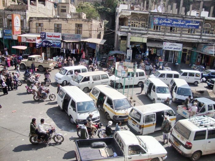 ليست المرة الاولى .. الحوثي تؤجر شارعاً عاماً في إب وتتسبب بأزمة مرورية خانقة