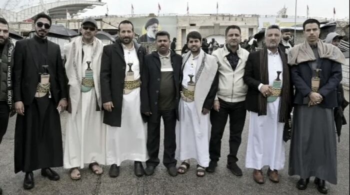 تفنى اليمن عن بكرة ابيها| تصريح عنصر حوثي خلال مشاركته في تأبين حسن نصر الله يثير موجة غضب في اليمن : الجماعة على استعداد لتدمير اليمن بأسره انتقامًا لمقتله.