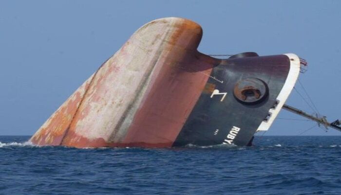 (شماعة غزة ونصرة فلسطين).. الحوثي يجني 2.2 مليار سنوياً و180مليون دولار شهريا من سفن الشحن قبل مرورها