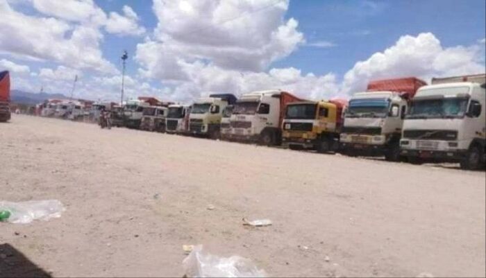 في الحديدة .. مسؤول يكشف أساليب الحوثي السرية لتهريب النفط قبل مهلة الحظر الأمريكي ويحذر من أمر خطير