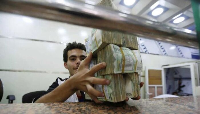 في صنعاء | الحوثيون يوقفون 9 شركات صرافة ومصدر مصرفي يكشف السبب : رفض ملاكها دفع الإتاوات (أسماء الشركات)