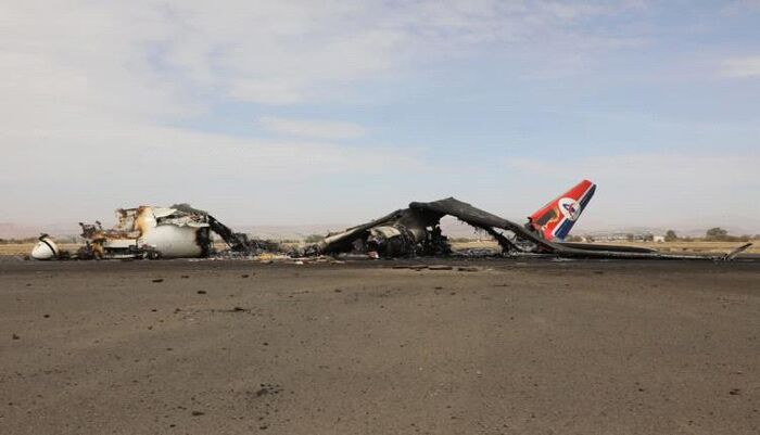 الانهيار القادم في مؤسسات الدولة | خروج جماعي من صنعاء إلى عدن: موظفو اليمنية والبنوك يهربون من عبث الحوثي وانفجار العقوبات