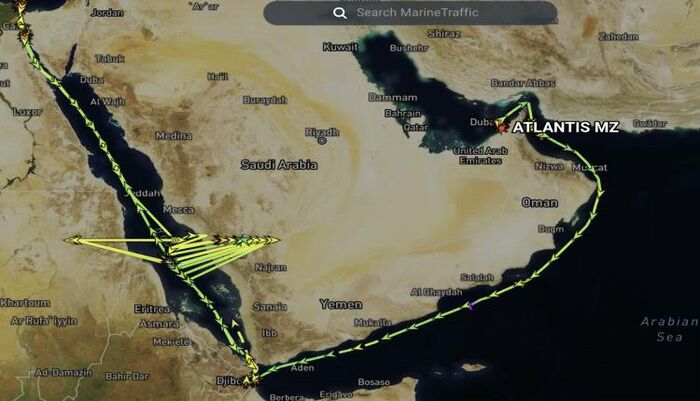 تحايل الحوثي وتحدي صارخ للعقوبات الأمريكية.. ناقلات نفط وغاز إيرانية تخترق الحظر وتصل إلى الحوثيين وايران تشرف على شبكة بصنعاء وشركات تجارية في دول حليفة