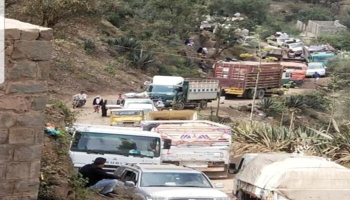 فضائح حراس المعابر في تعز: ابتزاز وسلوكيات مخجلة وتخادم مع الحوثي