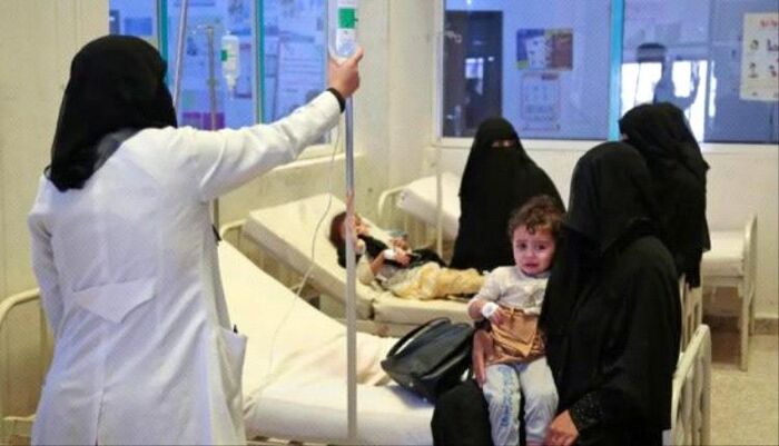 عبر رسائل نصية | وباء خطير يفضح الحوثيين بعد اسابيع من الانكار ويكشف انهيار القطاع الصحي وقاضي يسخر من محاربة صحة الحوثي للأوبئة القاتلة