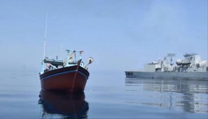 فضيحة تهز أمن الملاحة الدولية | سفن غربية تنتحل هويات روسية وصينية للهروب من نيران الحوثيين.. سابقة خطيرة