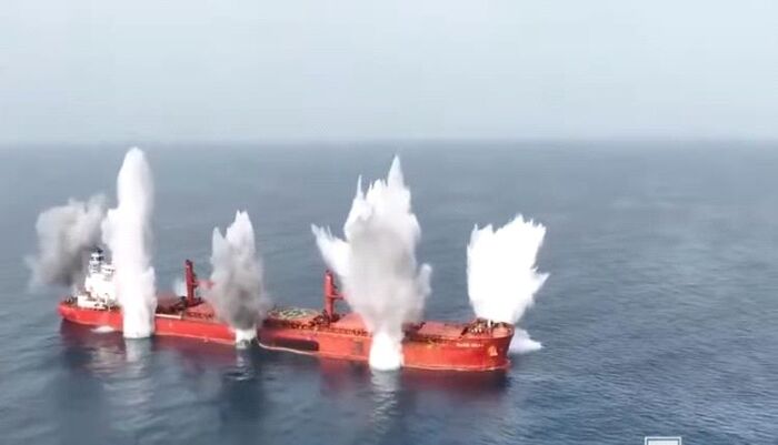 قتل بحاره | الحوثي يفجّر سفينة إغاثة في عرض البحر.. مجزرة على متنها ونداء استغاثة يائس وسط نيران الموت