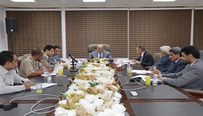 في اليمن | هرمنا من أعذاركم والعملة تنهار.. رسالة نارية تهز محافظ البنك المركزي بعدن