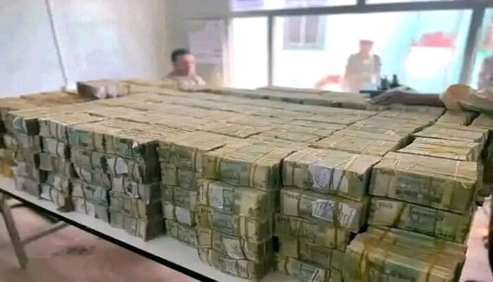 مشروع نهب منظم يبتلع قوت اليمنيين | الحكومة: الحوثي جنى منذ انقلابه أكثر من 103 مليار دولار من اقتصاد موازي لتمويل الحرب