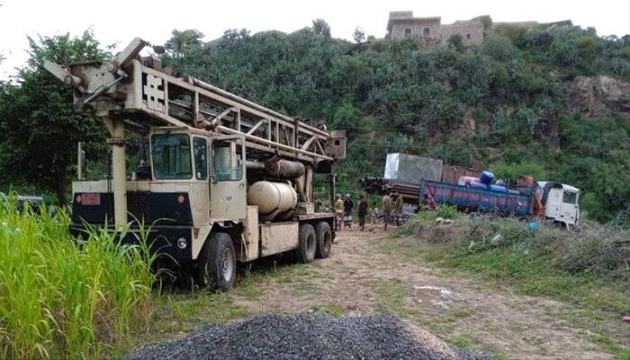 في تعز .. توجيهات جديدة من السلطة بإزالة العراقيل أمام تنفيذ مشروع مياه الشيخ زايد