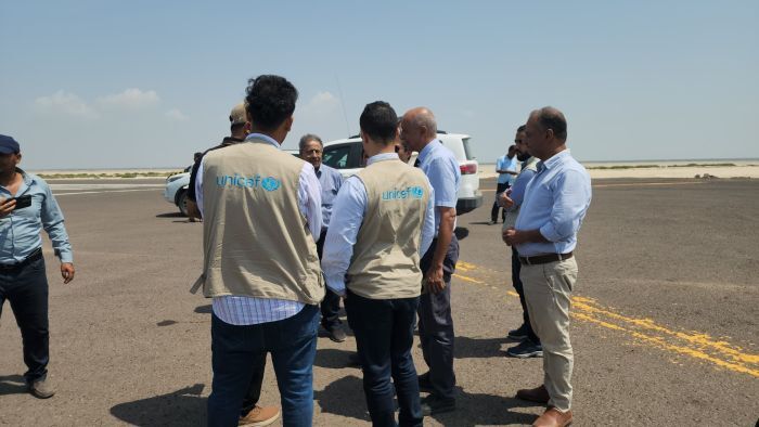 شاهد | وفد من "اليونيسف" يزور ميناء ومطار المخا الدولي لبحث استقبال الرحلات والمساعدات الإنسانية | صور وتفاصيل