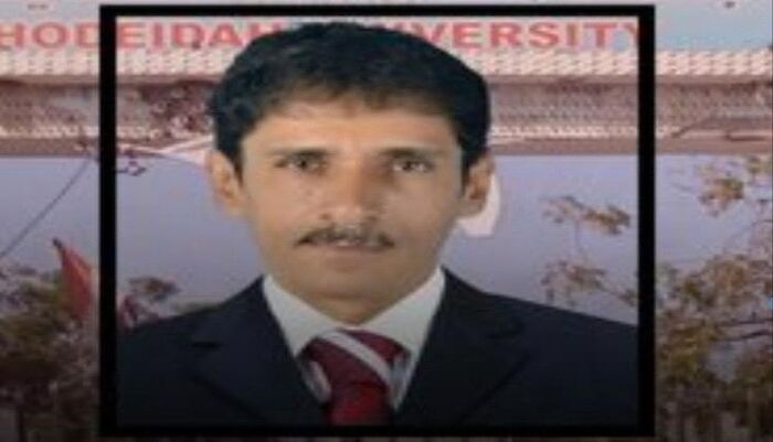 في اليمن | أستاذ يموت قهرا بعد إقصائه من كشوفات الراتب.. الحوثي يحرم آلاف المعلمين من مستحقاتهم