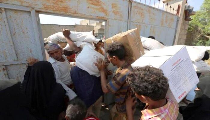 غضب واسع في تعز - الهلال القطري يُشعل الغضب بالمدينة بعد توزيع انتقائي قائم على الولاء الحزبي لا على حاجة الفقراء