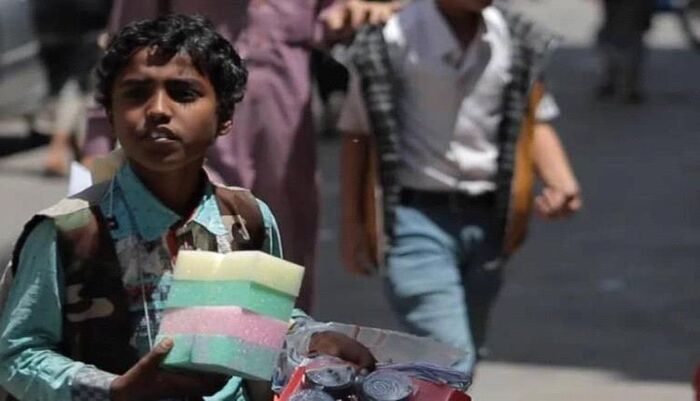 صناع الازمات والجمارك تفجر الغضب - شهادات حية من صنعاء تكشف فساد الحوثيين من الصحة والغذاء إلى الوقود والجبايات وتصاعد غير مسبوق