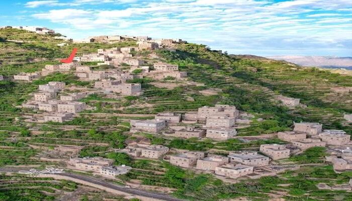 في تعز | مشرعة وحدنان على شفا الانهيار.. معاناة مستمرة ومشاريع غائبة والمواطنون في صمت متواصل