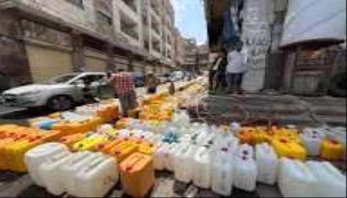 في تعز - بئر حكومية تتحول إلى مشروع تجاري .. “وايت الماء” يقفز إلى 100 ألف ريال