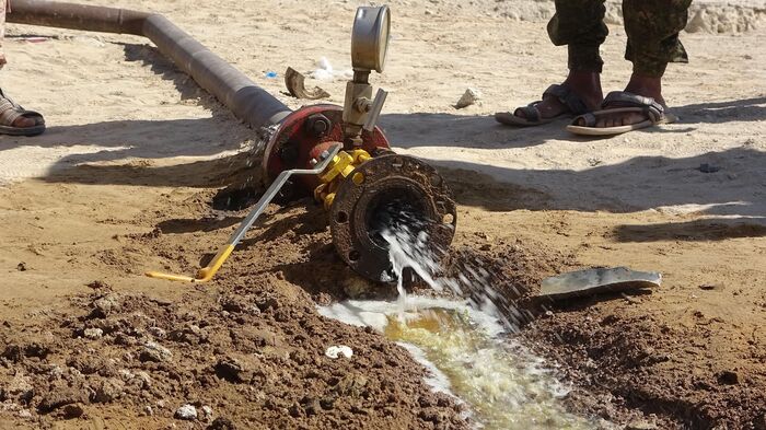 شاهد | ضبط مصافٍ نفطية غير قانونية جديدة في وادي حضرموت | صور وفيديوهات