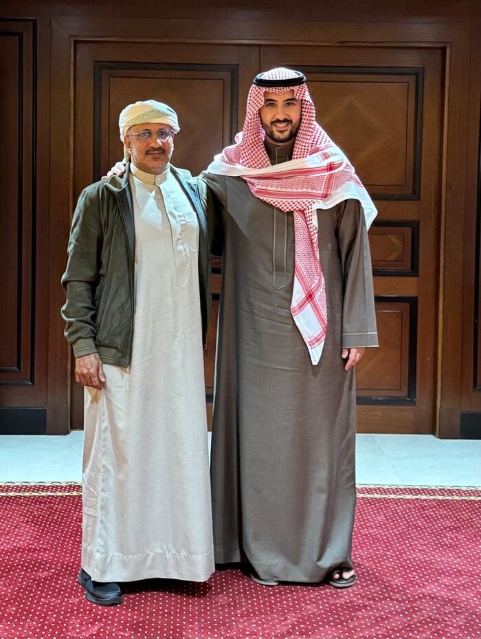 ورد الان | شاهد..طارق صالح يلتقي وزير الدفاع السعودي ويبحثان مستجدات الأوضاع في اليمن.."صورة"