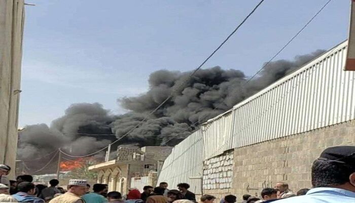 شاهد | حريق مفاجئ يلتهم مصنع في صنعاء.. إصابة عمال وخسائر مادية كبير | اسماء وتفاصيل