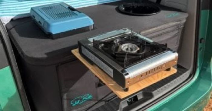 مطبخ ألماني قابل للنفخ يحل مشكلة المساحة في رحلات التخييم