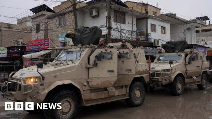 الجيش السوري يستعيد حقل العمر النفطي الأكبر من قوات سوريا الديمقراطية