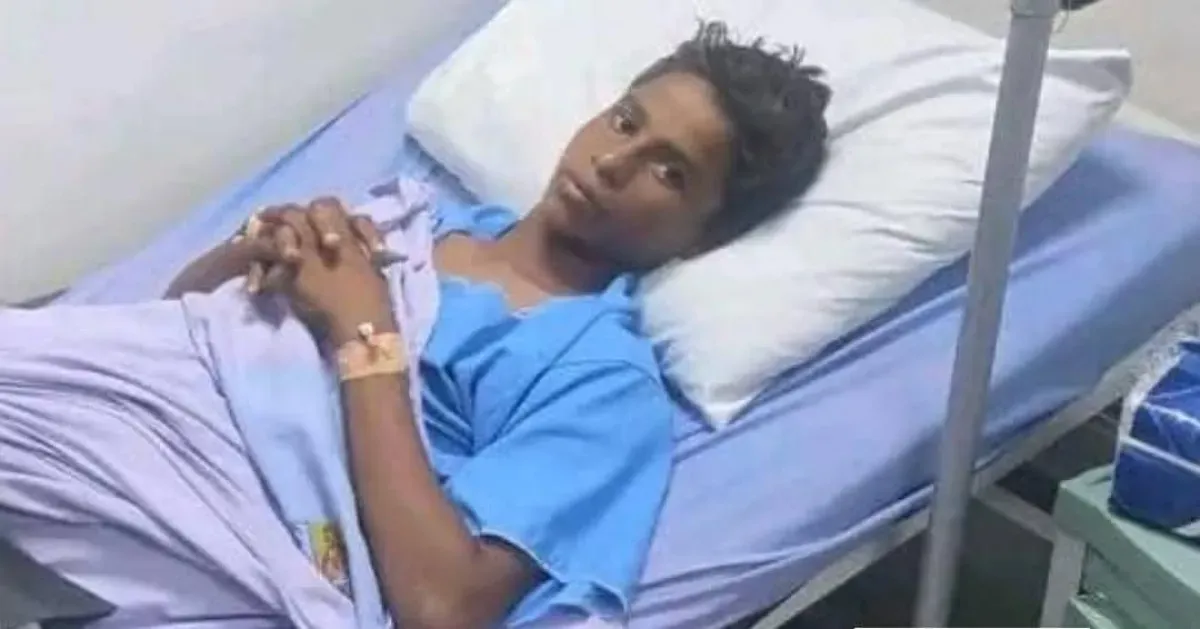 مسلح حوثي يطعن طفلاً بائعاً في سوق السمك بالحديدة