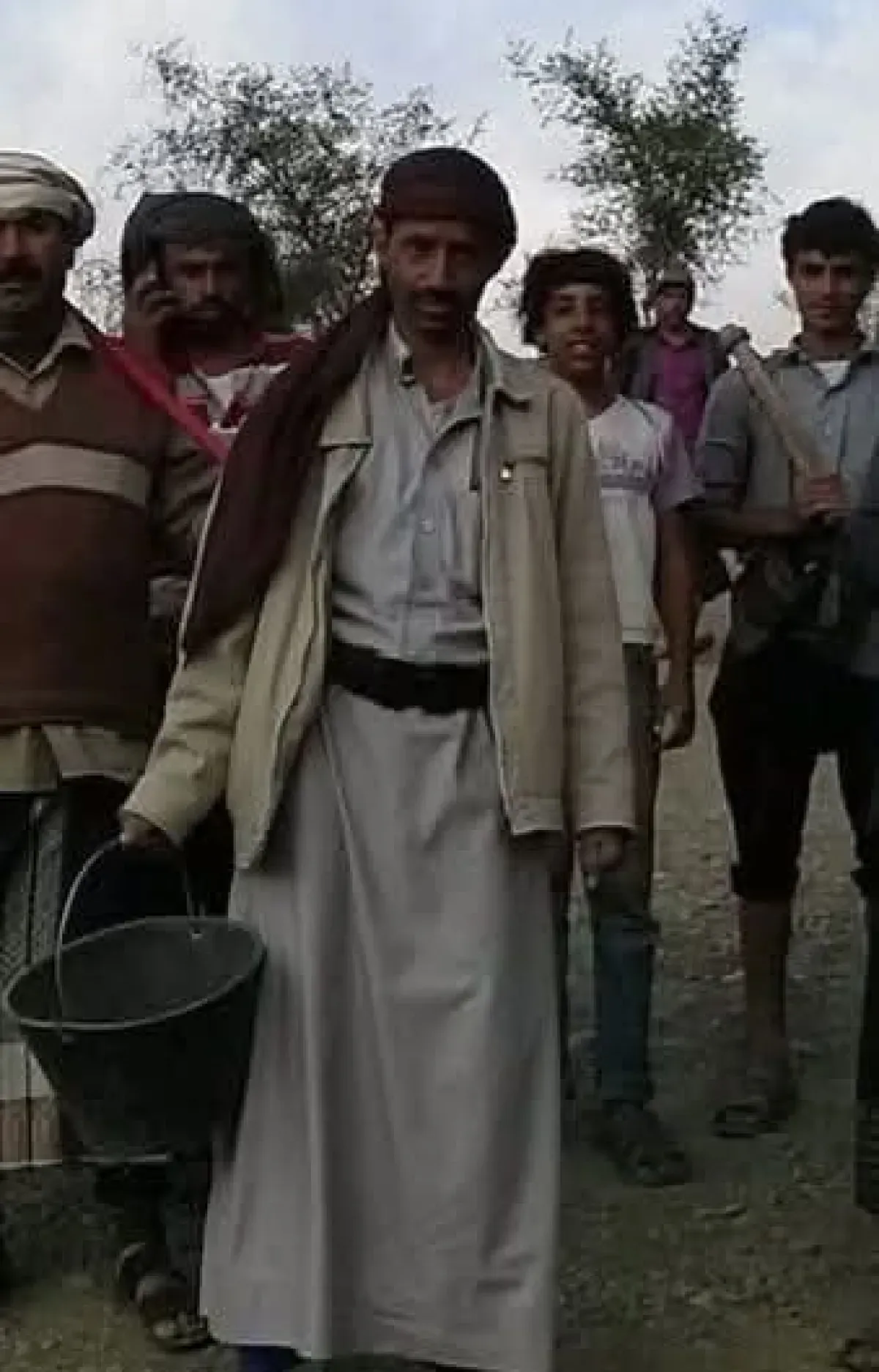 مليشيا الحوثي تختطف تربوياً في المحويت عقب اقتحام منزله