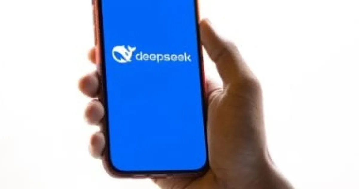 دراسة جديدة تشكك في فعالية تقنية DeepSeek-OCR لمعالجة النصوص الطويلة