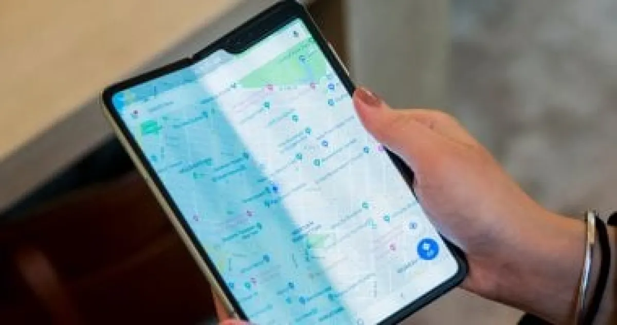 الهواتف القابلة للطي: هل هي المستقبل أم مجرد موضة تقنية مكلفة؟