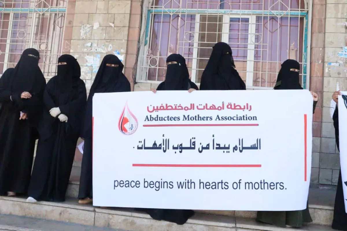 رابطة أمهات المختطفين تطالب غروندبرغ بالضغط لتنفيذ اتفاق تبادل 2900 أسير