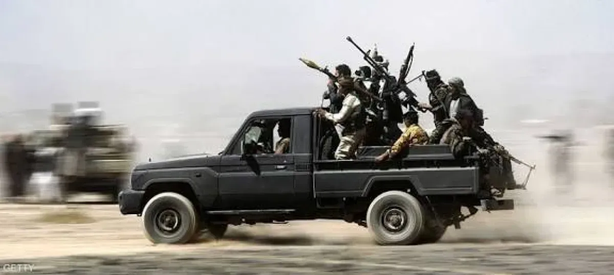 الحوثيون يشددون التواجد العسكري على حدود لحج وأبين عبر البيضاء
