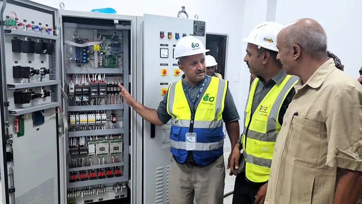 سلطة المخا تتفقد محطتي طاقة شمسية بتعز: إحداهما جاهزة والأخرى تلامس الانتهاء