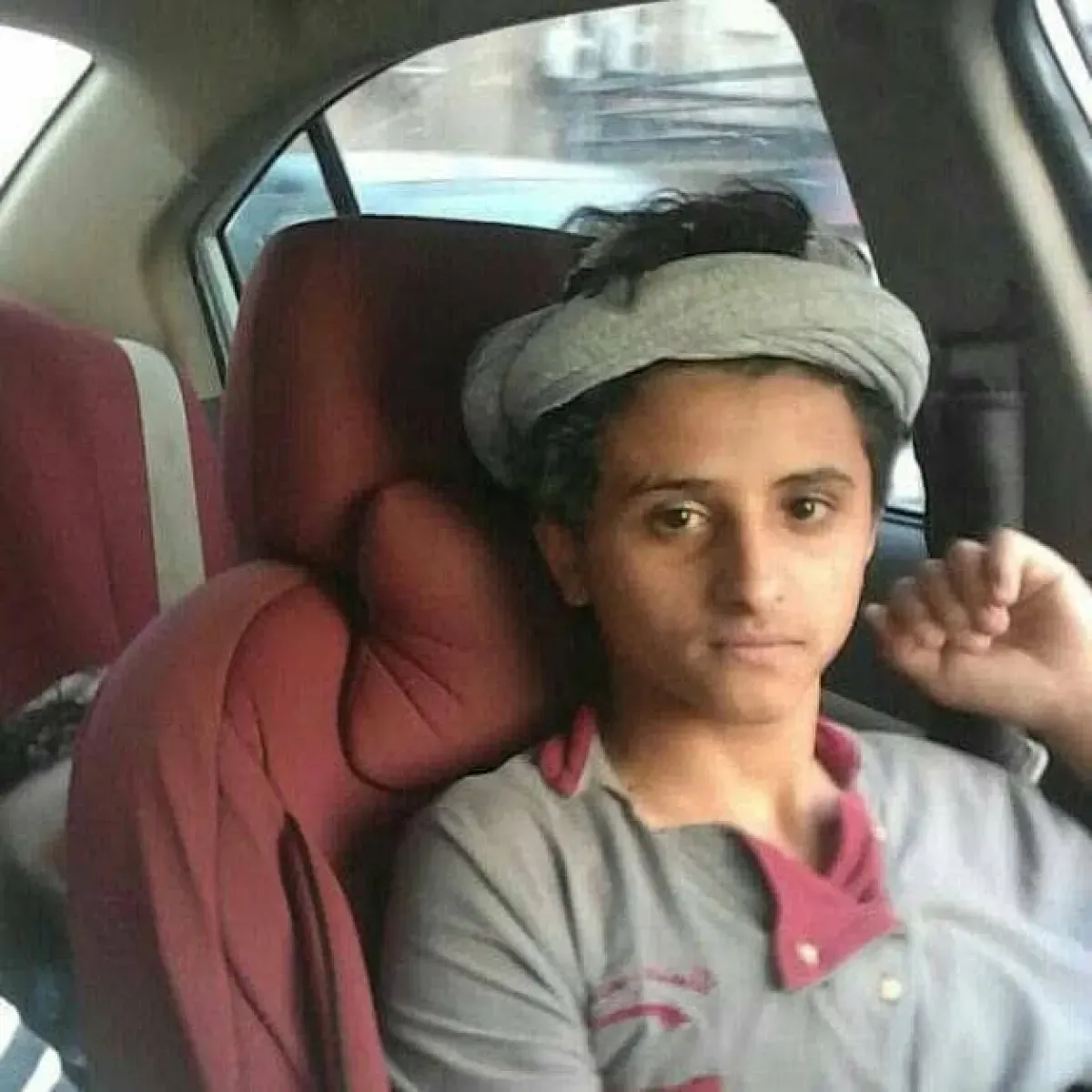 شاب من البيضاء أصيب بشلل نصفي بعد 9 سنوات في سجون الحوثيين