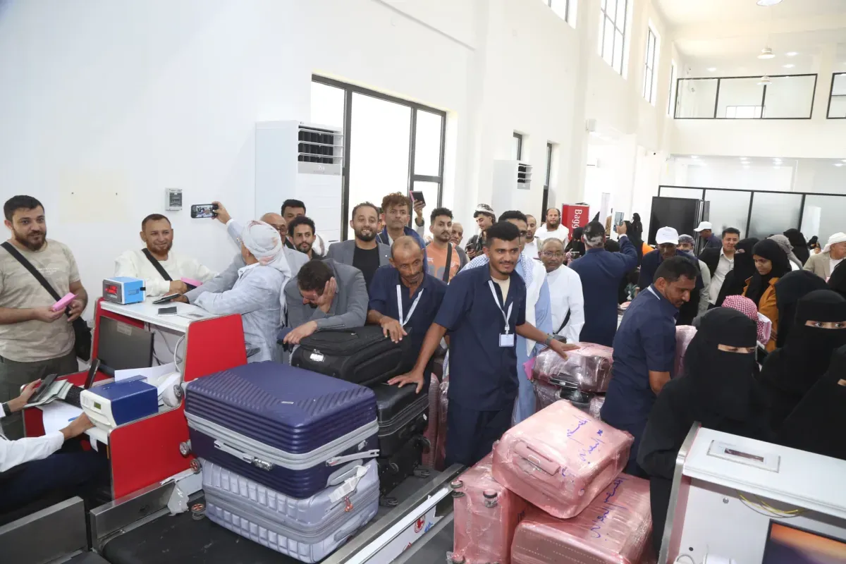 وزارة النقل والطيران تدينان تهديدات حوثية تستهدف طائرة متجهة لمطار المخا