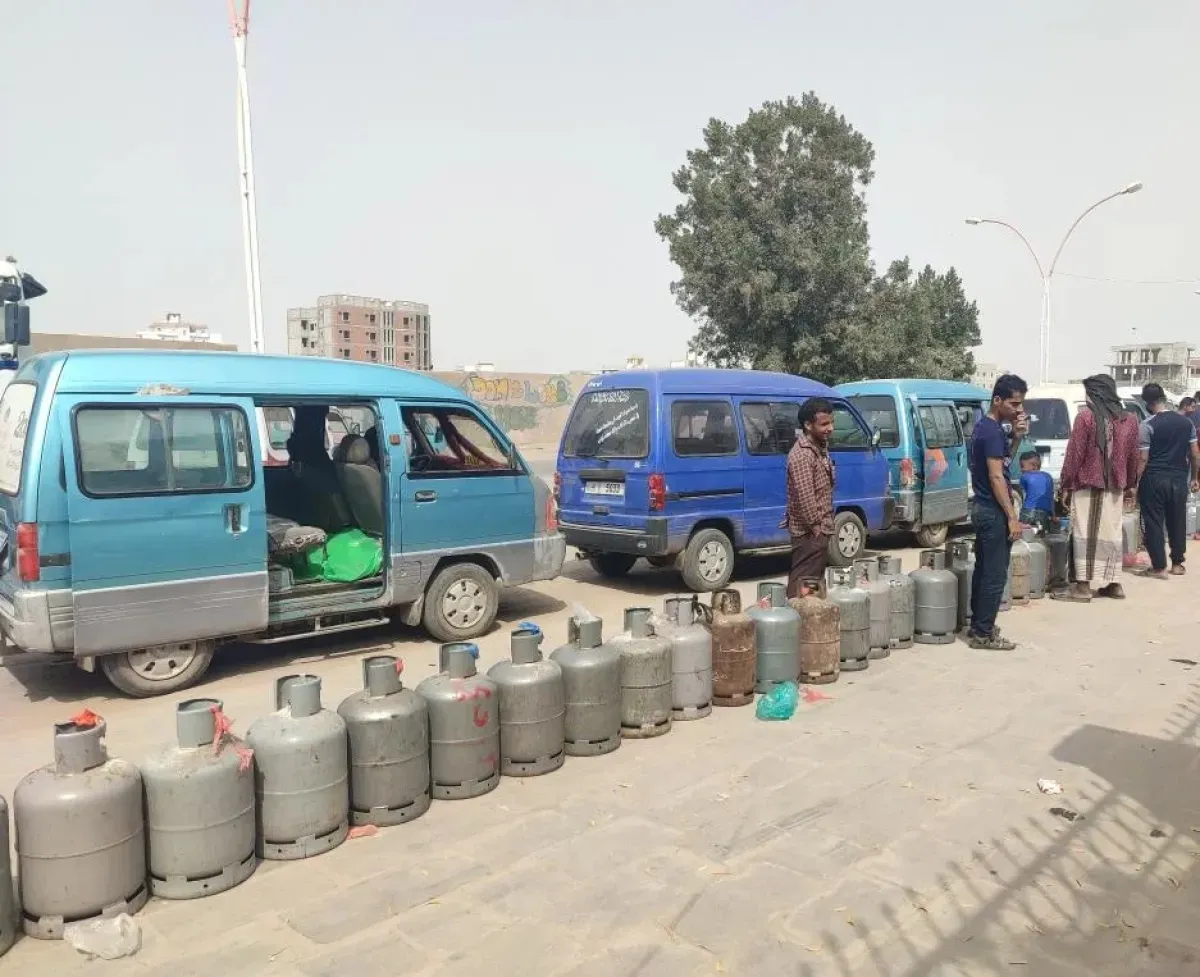 أزمة حادة في الغاز المنزلي تضرب عدن قبل رمضان وسط فوضى الأسعار