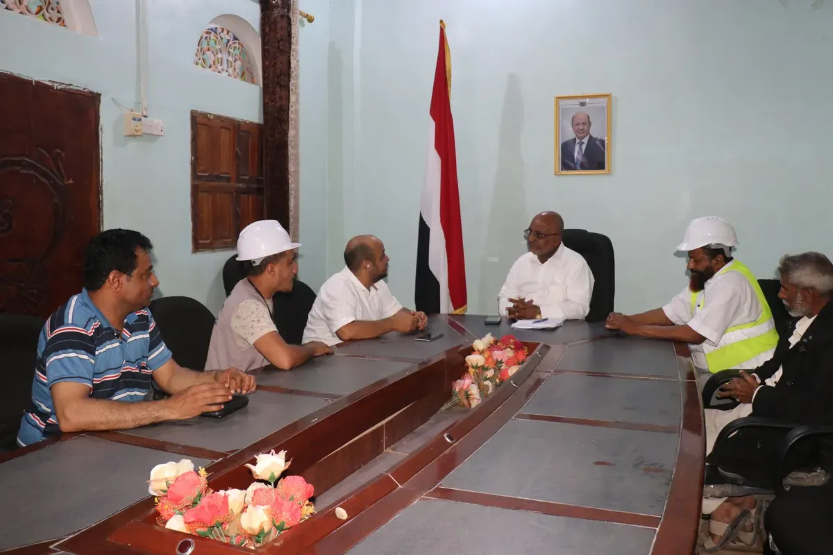 الخوخة بالحديدة تبحث مع الصندوق الاجتماعي للتنمية مشاريع خدمية جديدة