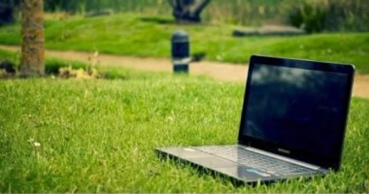 دليلك العملي لاختيار اللابتوب المثالي: مواصفات الأداء والبطارية