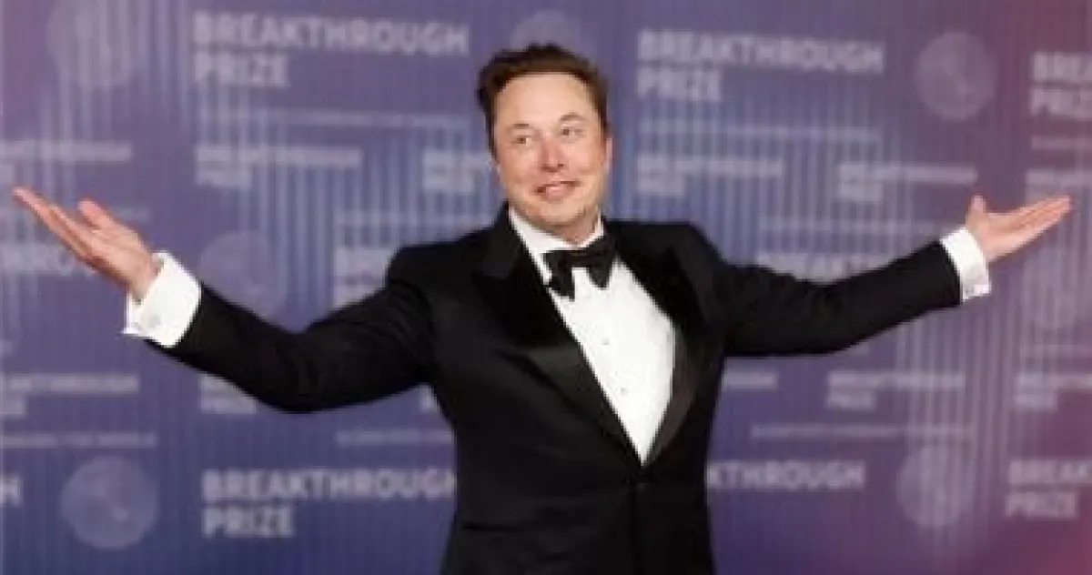 إيلون ماسك يحسم الجدل: لا نعمل حالياً على "هاتف ستارلينك"