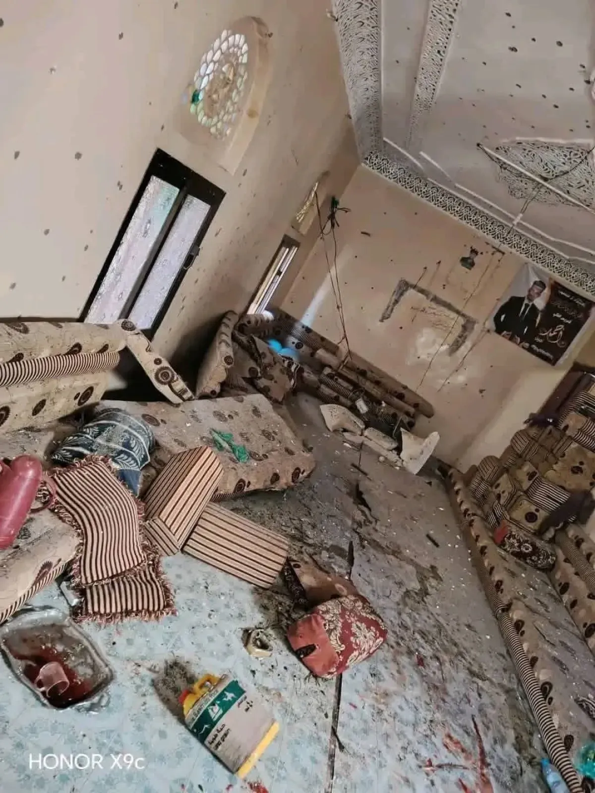 حصيلة تفجير قنبلة في مجلس عزاء بتعز ترتفع إلى قتيلين وخمسة جرحى واعتقال المتهم