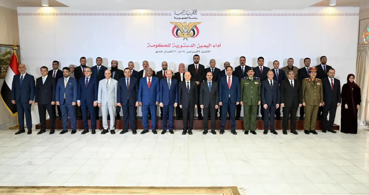 رئيس مجلس القيادة يحدد خارطة طريق للحكومة في ثلاثة محاور رئيسية