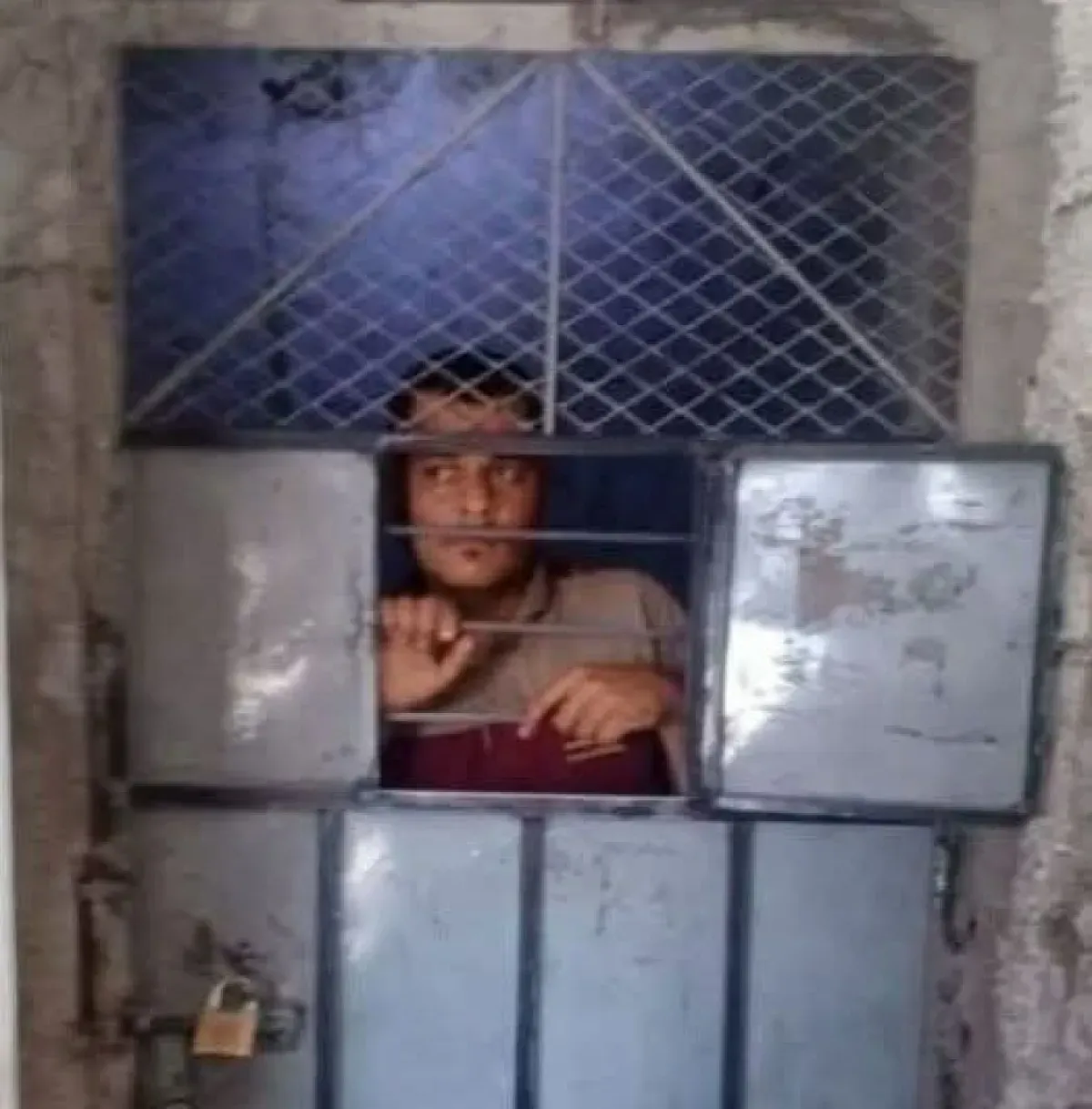 في تعز .. إضراب مفتوح عن الطعام لسائق شاحنة محتجز في قسم نجد قسيم