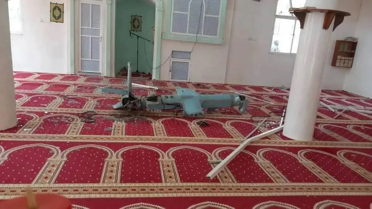 في تعز .. نجاة مصلين من مجزرة محتملة بعد سقوط مسيرة حوثية داخل احد مساجد شرعب الرونة