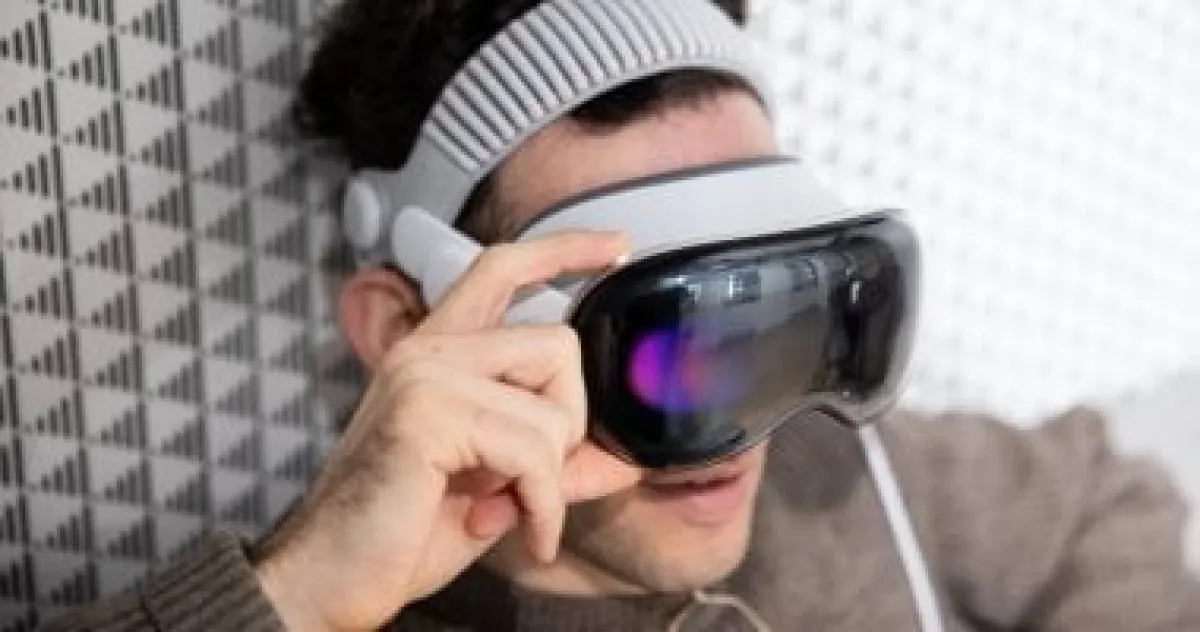 YouTube الرسمي يصل أخيرًا إلى Apple Vision Pro بدقة 8K