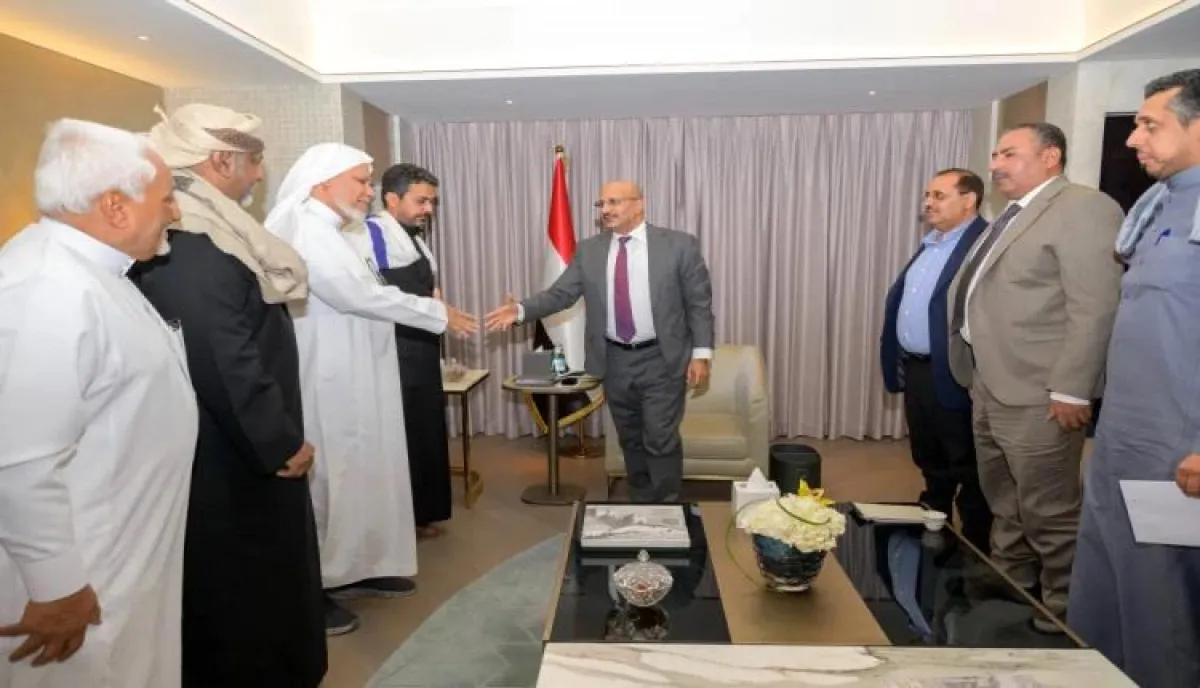 في لقاء مع المشايخ والاعيان والشخصيات الاجتماعية بالمحافظة .. طارق صالح: حضرموت تلعب دور تأريخي للحفاظ على كيان الدولة