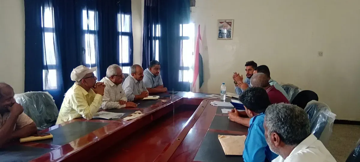 السلطة المحلية بحيس تناقش مع الصليب الأحمر تنفيذ خط ضخ مياه "الدنين" الحيوي