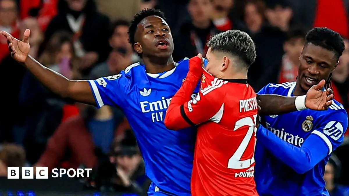 فينيسيوس يصف العنصريين بالجبناء.. والجدل يتصاعد بعد مباراة ريال مدريد وبنفيكا