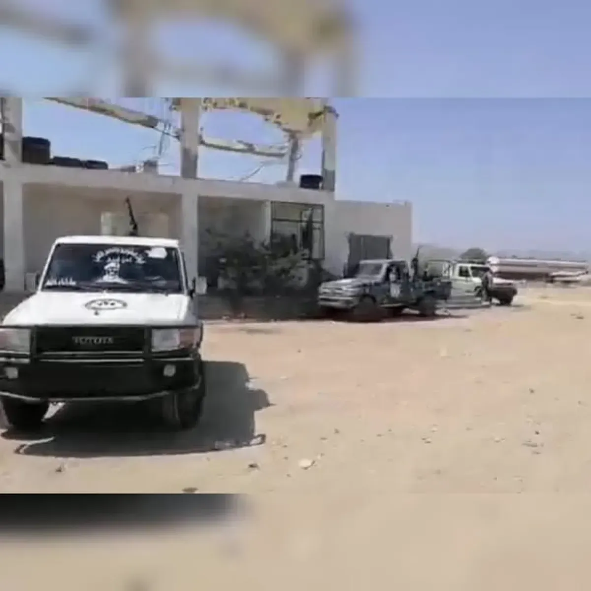 أمن أبين يزيل نقاط تفتيش غير شرعية في المحفد ويعيد فتح الطريق