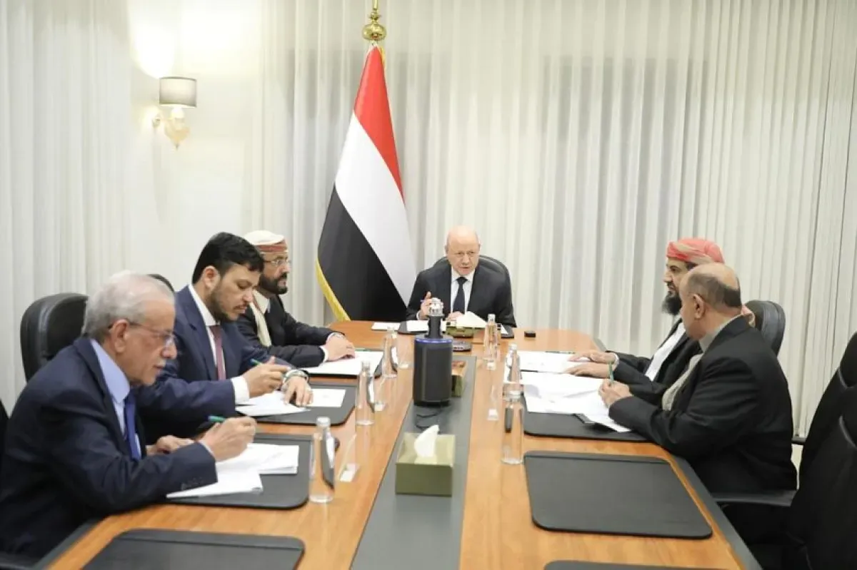 مجلس القيادة الرئاسي يؤكد دعمه للحكومة ويشدد على الرد الحازم ضد تعطيل مؤسسات الدولة